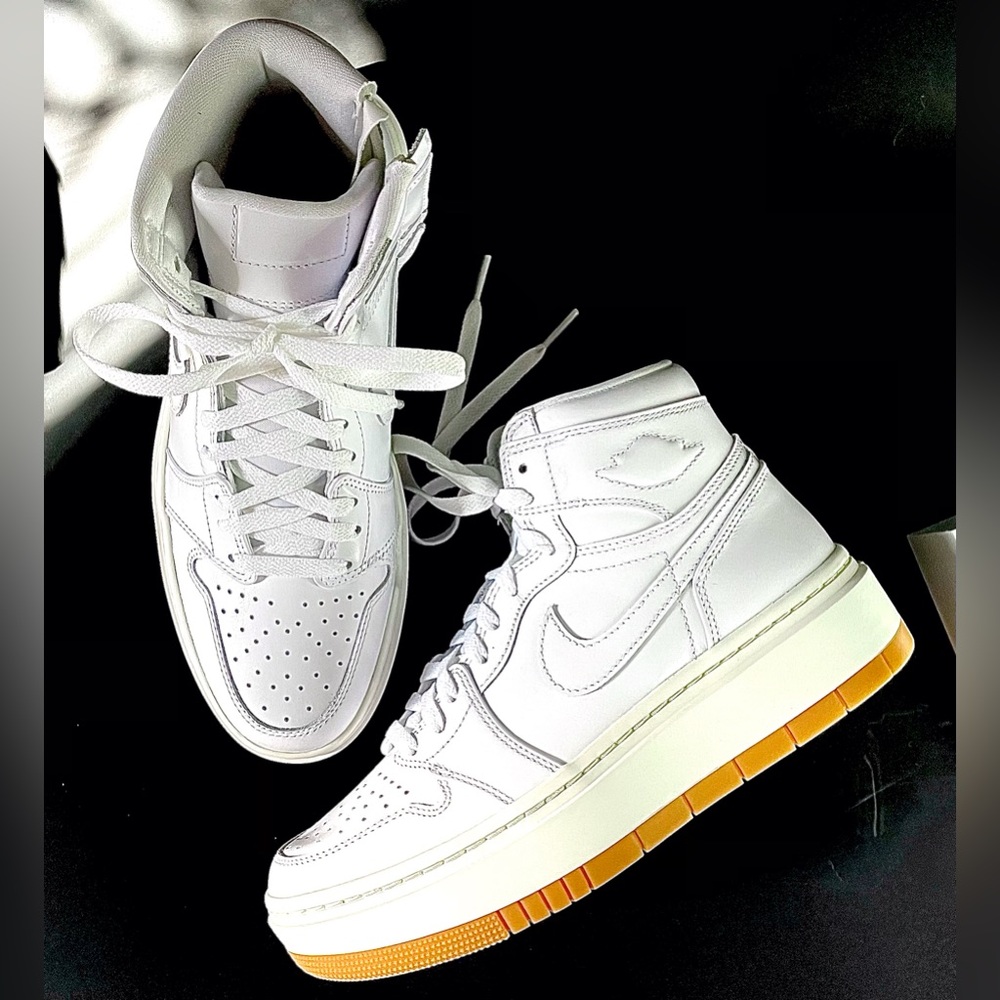 Air Jordan 1 - Picture 2 of 5